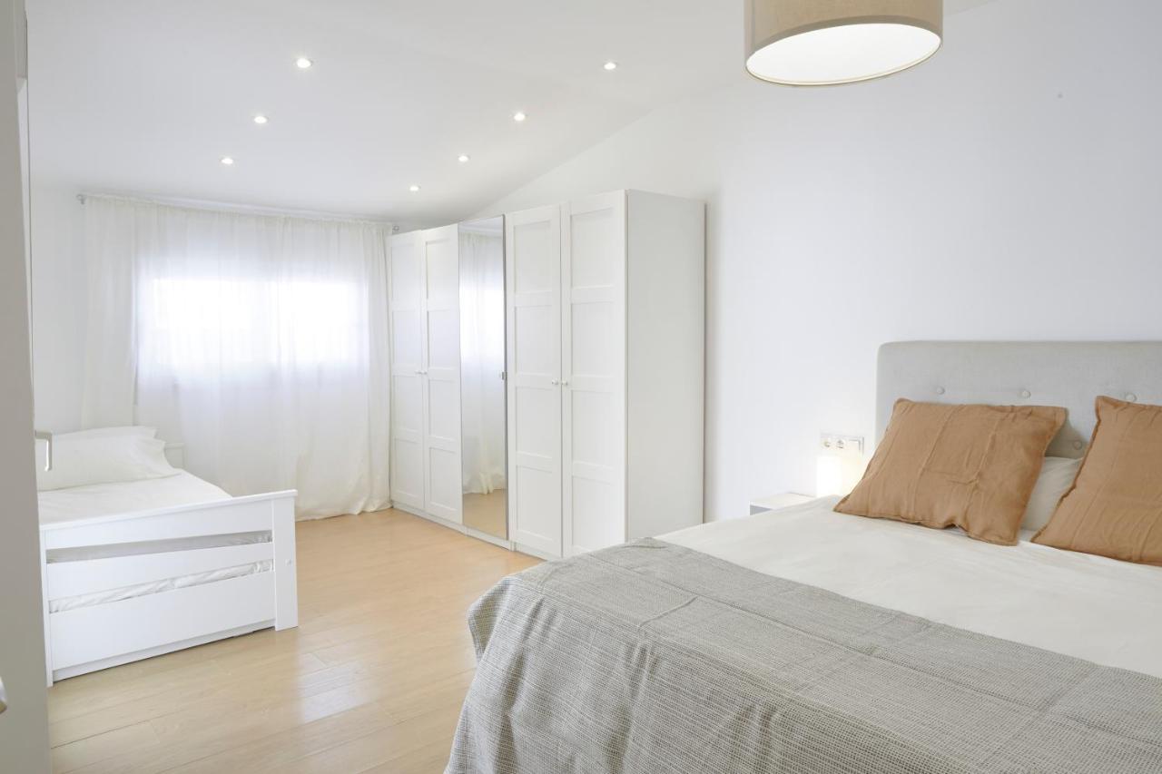 פואנגירולה City Center Penthouse With Solarium 2 Minutes From The Beach מראה חיצוני תמונה