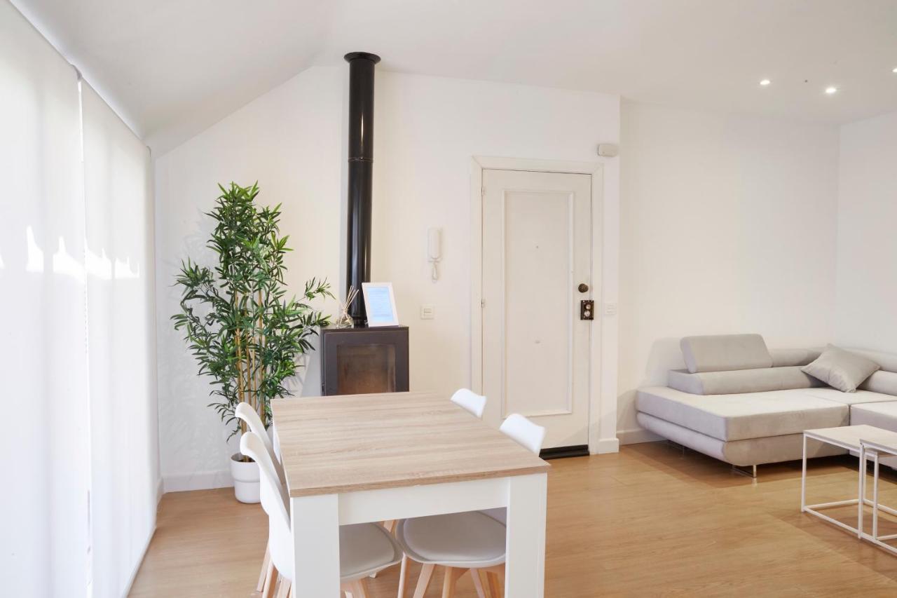 פואנגירולה City Center Penthouse With Solarium 2 Minutes From The Beach מראה חיצוני תמונה