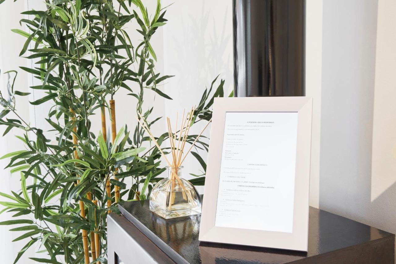 פואנגירולה City Center Penthouse With Solarium 2 Minutes From The Beach מראה חיצוני תמונה