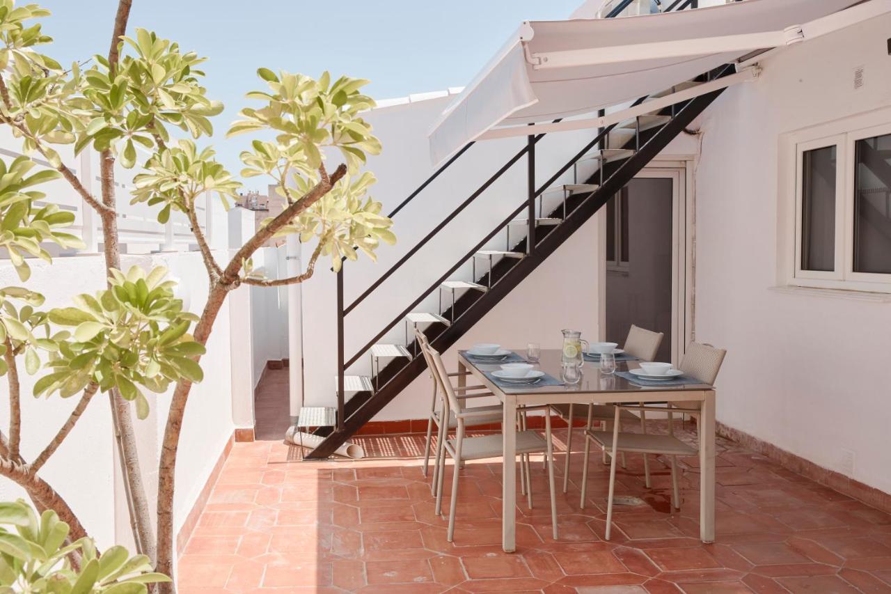 פואנגירולה City Center Penthouse With Solarium 2 Minutes From The Beach מראה חיצוני תמונה