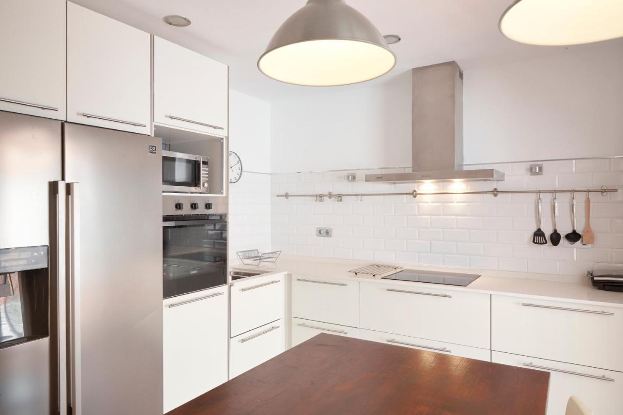 פואנגירולה City Center Penthouse With Solarium 2 Minutes From The Beach מראה חיצוני תמונה